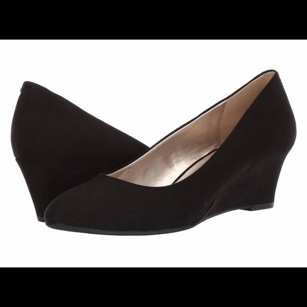 NWT Bandolino ultra suede wedge
